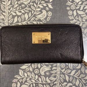 Black Michael Kors wallet 8x4